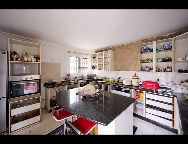8 BEDROOM HOUSE FOR SALE IN NOORDWYK